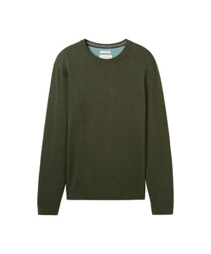 De gebreide herentrui van Tom Tailor combineert stijlvol design met een hoog draagcomfort. Hij wordt geleverd in een normale pasvorm die optimaal comfort biedt doordat hij niet te strak zit en tegelijkertijd een flatterend silhouet creëert. De klassieke ronde halslijn geeft de trui een tijdloze look die op verschillende manieren gecombineerd kan worden, met jeans voor een casual look of met chino's voor een elegantere look. Het ontwerp met lange mouwen zorgt ervoor dat de trui aangenaam warm is op koele dagen, terwijl hij toch ademend blijft. Het gebreide materiaal is niet alleen zacht op de huid, maar heeft ook een hoogwaardige afwerking die robuustheid en duurzaamheid garandeert. Dankzij het gebruik van eersteklas materialen behoudt de trui zijn vorm en blijft hij comfortabel om te dragen, zelfs na vele wasbeurten. Dankzij het ingetogen ontwerp kan de trui voor verschillende gelegenheden worden gedragen, op kantoor, bij ontmoetingen met vrienden of in je vrije tijd. Door zijn veelzijdigheid is het een onmisbaar kledingstuk in elke herengarderobe. Bovendien benadrukt de kwaliteit van de afwerking hoe zorgvuldig de materialen zijn geselecteerd voor een langdurige en comfortabele draagervaring. Een must-have voor modebewuste mannen die waarde hechten aan kwaliteit en stijl.