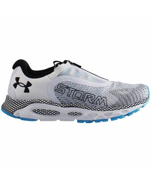 La tormenta Under Armour Hovr Infinite 3 para mujeres son zapatillas neutrales. El Hovr Infinite es perfectamente adecuado para sesiones de carrera rápida. La parte superior del Hovr Infinite presenta material de malla liviano que es altamente transpirable. La parte superior de estas ediciones de tormenta del zapato viene con la tecnología UA Storm, lo que hace que los zapatos repeleran el agua sin entregar su transpirabilidad. La espuma UA Hovr altamente efectiva también garantiza una gran cantidad de retorno de energía y proporciona soporte y estabilidad a lo largo de sus carreras. La tapa del talón interno asegura una estructura adicional, manteniendo así los pies en su lugar durante su carrera.

Gracias a la Web Energy, seguramente será impulsado hacia adelante, lo que hace que su ejecución sea un poco más fácil. Las plantillas EVA se forman después de los pies y evitan que se resbalen. El caucho de carbono duradero se ha agregado debajo del talón. Esto hace que los zapatos sean más duraderos. Los zapatos Hovr Infinite 3 le permiten correr rápido, pero manténgase relajado en sus carreras.