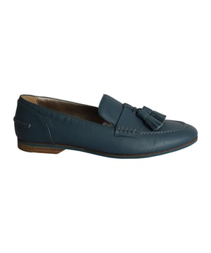 VINTAGE, RRP AS NEW
The Lanvin Tassel Loafers combine sophisticated style with casual comfort in signature blue leather. Add them to your collection of chic loafers and high heels.

Lanvin Tassel Loafers in Blue Leather
Material: Leather
Size: EU37.5
Condition: Very good
Sign of wear: Moderate wear on soles and insoles; Minor creasing on vamps
SKU: 292227