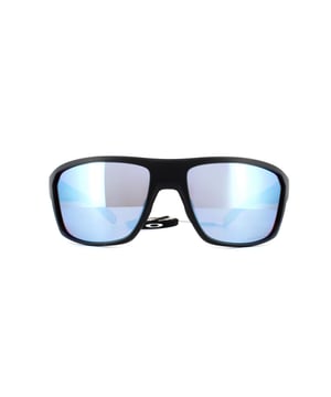 Oakley zonnebril split shot OO9416-06 MATTE BLACKâ prizm diep water gepolariseerd zijn ontworpen voor watersportgebruikers met een afneembare koord, het eerste geïntegreerde houderssysteem van Oakley. Unobtanium Nosepads en de klassieke Oakley Three-Point Fit geven een string comfortabele grip in typische Oakley Wrap-Around-stijl. Wordt geleverd met een waterbestendige behuizing met bevestigingsclip.