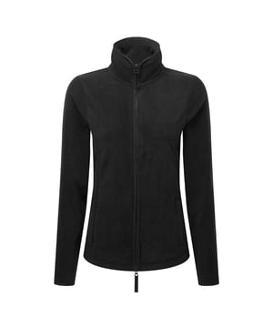 Material: 100% Polyester. Design: Kontrastfarbiger Besatz. 260 g/m². Pflegeleicht, getäfelt. Ärmel-Typ: Langärmelig. Ausschnitt: Stehkragen. Taschen: 2 untere Taschen, Reißverschluss, 2 Innentaschen. Verschluss: Durchgehende Länge, Zwei-Wege-Reißverschluss. Nachhaltigkeit: Amfori, BSCI, REACH, Sedex, WRAP zertifiziert.