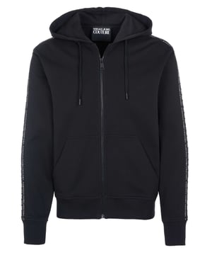 100% katoen; Versace Jeans Couture-sweater;  Model: 74GAIY03CF00Y 899;  Hoogwaardige afwerking;  100% katoen;  capuchon, ritssluiting;  Twee voorzakken;  Versace Jeans-logodetails