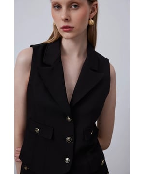 Our sizes run large, we recommend you to prefer one size smaller. The Collared Waist Vest offers a stylish and modern style with its black color. While it creates a feminine silhouette with its waist-fitting cut, it adds an elegant atmosphere with its collared design. This vest, which you can easily use in both your business and daily combinations, will add a sophisticated touch to your style! Made in Turkey.