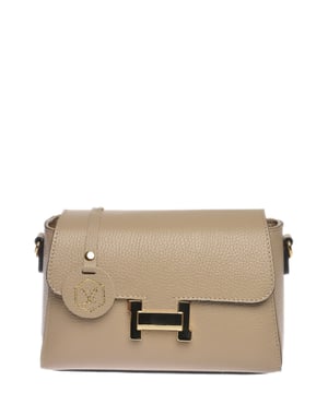 Crossbody tas
100% rundleer
Ritssluiting aan de bovenkant
Voorflap over magnetische sluiting
Afmetingen : 15x20x7 cm
Schouderriem: 112 cm verstelbaar