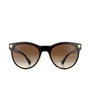 Die Versace Sonnenbrille VE2198 125213 Dark Havana Brown Gradient ist eine klobige Cat-Eye-Brille, die aus Acetat gefertigt ist. Der äußere Rand der Rahmenvorderseite ist mit Metall verziert, passend zu den Medusa-Kopf-Logos an jeder Ecke und dem Versace-Textlogo an jedem Bügel. Die verstellbaren Nasenpads garantieren eine individuelle Passform und Komfort.