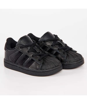 Basket Adidas Superstar I für Jungen in Schwarz aus Synthetik. Authentischer Stadt-Schuh der Marke Adidas - Streetwear/Sportswear-Design von Adidas - Adidas für modische Jungen, perfekt für den Alltag - Schwarze Adidas-Sneaker lassen sich hervorragend mit dem Rest Ihres Kleiderschranks kombinieren - Bequemes Synthetikmaterial - Klassische elastische Schnürsenkel - Superstar I - Textil