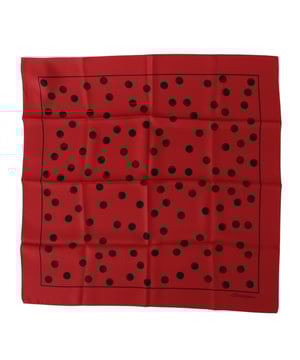 Authentischer Dolce & Gabbana quadratischer Schalwickel aus Seide fur Herren.
  Hergestellt aus 100% Seide.
  Stilvolles rotes Polka-Dot-Design.
  Verziert mit Logo-Details.
  Hergestellt in Italien.
  Masse: 65 cm x 65 cm.