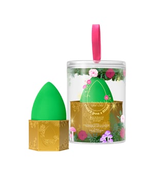 Once upon a blend benadrukt de schoonheid van de blenderspons door deze in een limited edition gouden nestje te presenteren, waardoor een prachtig cadeau ontstaat voor elke veeleisende boudoirtafel.
