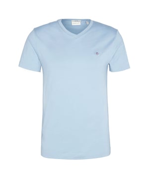 Herren T-Shirt der Marke Gant Dieses Shirt von Gant ist aus Baumwolle gefertigt und hat eine schmale Passform. Die weiche Baumwolle sorgt für hohen Tragekomfort.  Marke: GantModellname: Slim Shield V-Neck TeeKategorie: Herren T-ShirtMaterialien: BaumwolleFarbe: hellblau