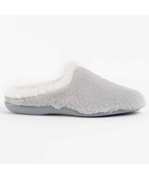 Hecho en España. Zapatilla de casa para mujer. Calce cómodo. Fabricada en materiales veganos. Fabricado por otras marcas para nuestra marca.