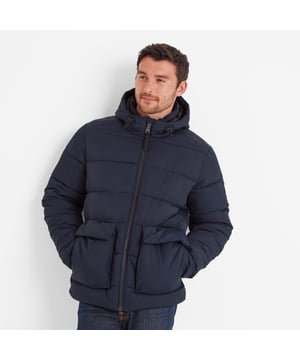 The Hamilton is all about the warmth, which, when the weather dials from nippy all the way up to baltic, is when you’ll be thankful you have this jacket in your winter wardrobe. The chunky baffles and insulated filling made from recycled plastic bottles offer supreme protection against the cold, which, when layered over a jumper or hoodie, gives you even more cosy insulation when you’re out and about. With a water-repellent coating (WR), the Hamilton offers added defence against light rain and moisture, while the adjustable toggles on the hood opening and inner hem allow for a snug and personalised fit. Two lower pockets featuring double entry openings and velcro fastenings allow you to keep your things safe and your hands warm simultaneously, while the inner zip pocket provides secure storage for your phone, wallet or keys, when it’s just too cold to hold them in your hands.