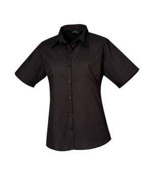 65% Polyester, 35% Baumwoll-Popelin. Gewebe: Popelin. Design: Unifarben. Knopfverschluss. Abnäher an Rücken, Brustabnäher, Doppelte Falznähte, Pflegeleicht, Perlglanz-Knöpfe. Passform: Anliegend. Nachhaltigkeit: Amfori-Freigabe, BSCI, REACH, Sedex, WRAP Zertifikat. Mit Kragen. Saum: Geschwungener Saum. Kurzärmlig.