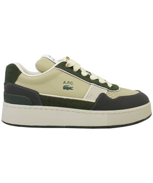 Die Lacoste Ace Clip 0822 2 SFA Damenschuhe in Khaki bieten eine stilvolle und zeitgemäße Option für diejenigen, die Wert auf Komfort und trendiges Design legen. Mit hochwertigen Materialien und einer vielseitigen Khaki-Farbgebung sind diese Sneaker perfekt für den täglichen Gebrauch.

Hauptmerkmale:
Hochwertiges Obermaterial aus Synthetik und Wildleder: 

Kombiniert Langlebigkeit mit einem strukturierten und eleganten Look für eine stilvolle Ästhetik.

Ikonische Lacoste-Branding: 

Verfügt über das charakteristische Krokodil-Logo und subtile Designelemente für einen zeitlosen, sportlichen Touch.

Gepolstertes Fußbett: 

Gewährleistet überragenden Komfort und Unterstützung, ideal für ganztägiges Tragen.

Gepolsterter Schaft und Zunge: 

Erhöht den Komfort am Knöchel und sorgt für eine sichere, enge Passform.

Langlebige Gummisohle: 

Bietet zuverlässigen Grip und Stabilität auf verschiedenen Oberflächen, wodurch sie sich hervorragend für alltägliche Aktivitäten eignen.

Atmungsaktives Design: 

Enthält perforierte Details, um die Luftzirkulation zu fördern und die Füße während des Tragens kühl zu halten.

Niedrig geschnittene Silhouette: 

Ein schlanker und moderner Look, der mühelos mit lässigen und athleisure Outfits kombiniert werden kann.

Khaki-Farbgebung: 

Ein vielseitiger und erdiger Ton, der eine breite Palette an Garderobe-Optionen ergänzt und einen zeitgemäßen Akzent setzt.

Die Lacoste Ace Clip 0822 2 SFA Damenschuhe in Khaki sind die perfekte Kombination aus Stil, Funktionalität und Komfort und damit ein Muss für entspannte Ausflüge und den täglichen Gebrauch.