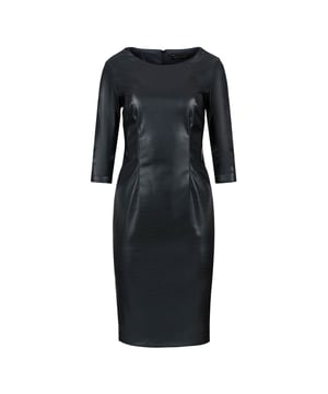 Dieses Kleid ist aus Krokodillederimitat gefertigt. Es hat ¾ lange Ärmel und wird hinten mit einem verdeckten Reißverschluss geschlossen. Das Kleid ist vollständig gefüttert.