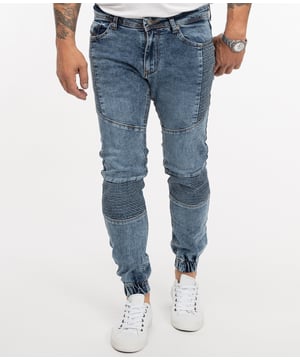 Modebewusste Herren finden bei Rock-Creek trendstarke Slim Fit Jeans, die mit ihrer figurbetonten Passform ein schlankes Bein zaubern. Die Hosen sitzen wie eine zweite Haut und bieten dank Ihres Elasthan-Anteils einen hervorragenden Tragekomfort und viel Bewegungsfreiheit. Noch dazu sehen die Herren Jeans sehr modern aus und können vielfältig kombiniert werden. Sie sind stilvolle Begleiter für das Büro, den Alltag oder die Freizeit und begeistern mit einer erstklassigen Verarbeitung.