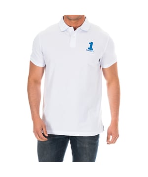 Short sleeve polo.
 Lapel collar with ribbed finish.
 Print of the brand's name on the back of the lapel collar.
 Half button closure on the front.
 Sleeves with ribbed finish.
 Personalized embroidery by the firm, on the upper side.
 Comfortable and breathable fabric.
 Seams seen in tone.
 Composition: 93% Cotton, 7% Elastane
 Care:
- Wash maximum at 30ºC.
 - Iron at medium temperature, max. 110ºC.
 - It is not allowed to use a dryer.
 - Do not use bleach.
 - Does not support dry cleaning.