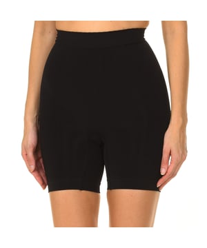 High-waisted, strong compression shaping shorts.
 Silicone on the waist for perfect adhesion and jacquard finishes.
 Lifts the buttocks, contains the belly and shapes the legs.
 Composition: 86% Polyamide, 14% Elastane
 Care:
Handwash.
 Do not use bleach.
 Do not use dryer.
 Do not iron.