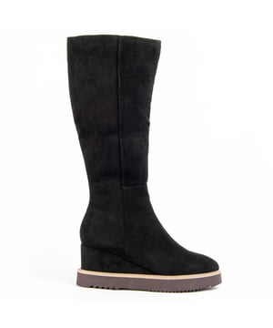 Women's wedge boot. Comfortable fit. Cushioned natural leather insole. Manufactured by other brands for our brand. Approximate measurements: 6 cm wedge, 2 cm platform, 37 cm high and 12 cm wide.