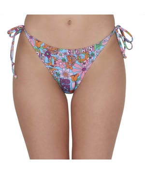 Especificaciones: Bañador brasileño con cordones para anudar y estampado floral integral. Corte: Regular. La modelo lleva la talla: 2. Altura del modelo: 170 cm.