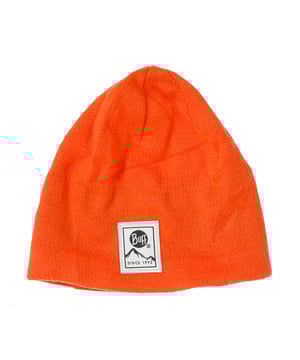 Gorro de punto con forro polar Buff.
Gorro casual, versátil y adaptable a todas tus necesidades.
Complemento ideal para proteger del frio.
Espíritu eco, diseño BUFF y tecnología avanzada para deporte o el día a día.
Interior forrado.
 Medidas: 23 x 21 cm.
 Composición: 100% Poliéster.
 Cuidados:
Lavar a mano.
No utilizar lejía.
Utilizar plancha temperatura máxima 110º.
