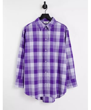 Spread collar 
Button placket 
Long sleeves 
Button cuffs 
Regular fit 
True to size