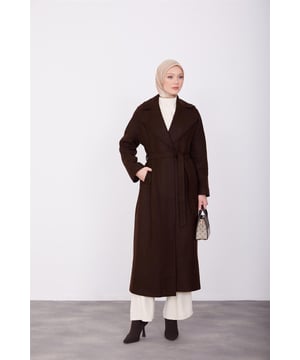 Armine staat bekend als een merk met elegante ontwerpen en hoogwaardig vakmanschap, en biedt exclusieve collecties die de unieke stijl van elke vrouw weerspiegelen. Door het combineren van verfijning en comfort zijn de producten van Armine ontworpen om te voldoen aan de behoeften van moderne vrouwen. Met premium stoffen en nauwkeurige stikdetails zorgen ze voor langdurig gebruik, terwijl een breed scala aan kleuren en modellen ze aanpasbaar maakt aan elke stijl. Door het samenvoegen van klassieke en moderne lijnen in de mode, biedt Armine opties om uw elegantie te versterken