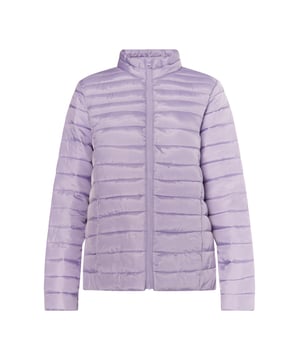 Heldere kleuren, glanzend materiaal en warme vulling. De compacte gewatteerde jassen van myMo zijn trendy tussenjassen met een modern, sportief silhouet. De rechte snit biedt optimale bewegingsvrijheid, terwijl de opstaande kraag bescherming en warmte biedt. De zijzakken ronden het succesvolle totaalpakket af.  Jas