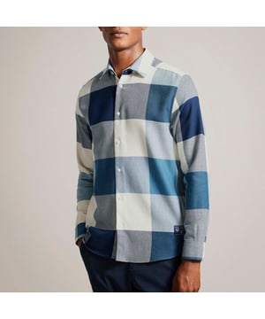 Heren Ted Baker Neetly Long Sleeve Scale Check Shirt in BlueOntworpen van een mix van katoen en lyocell biedt NEETLY de hele dag comfort. Het tijdloze silhouet van dit overhemd draagt bij aan de aantrekkingskracht om overal te dragen, terwijl de ruitjesprint tekstuur toevoegt aan je outfits.- Button up overhemd- Grote ruitjesprint- Katoen en lyocell mix- Lange mouwen- Klassieke kraag- Merklabel- 66% Katoen 34% Lyocell- Ref: 272674MIDBLUE