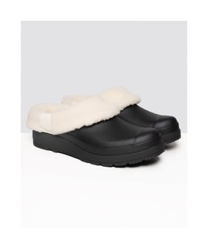 Unsere Play Insulated Clog passt sich dem ikonischen Look des Play Clogs an und verwendet eine gemütliche innere Schicht aus veganem Lammfell. Mit einer recycelten Polyester-Innensohle und wasserdichter Sohle ist dieses herausragende Slip-On perfekt für den Innen- und Außenbereich geeignet.