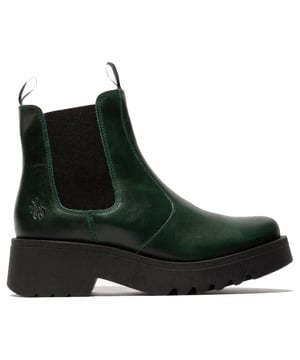 Mejora tu estilo con los botines Chelsea Biker con tacón de cuña Medi de Fly London, una versión moderna de un clásico básico de tu armario. Estas botas, confeccionadas en piel de primera calidad, cuentan con un forro de microfibra estampada para mayor comodidad y una suela de goma gruesa para mayor durabilidad. El diseño fácil de poner incluye inserciones elásticas y tiradores, lo que garantiza un ajuste perfecto. El logotipo grabado en el lateral añade un toque del estilo característico de Fly London, lo que hace que estas botas sean una incorporación destacada a cualquier colección. Parte superior de piel de primera calidad, forro de microfibra estampada, suela de goma gruesa con tacón de 5,5 cm, inserciones elásticas y tiradores, detalle del logotipo grabado.