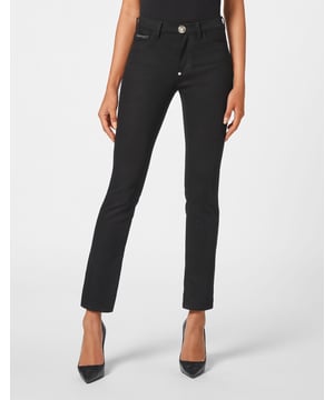 Zeigen Sie Ihre Figur mit dieser 5-Taschen-Hose aus steingewaschenem Stretch-Denim. Genießen Sie den einzelnen Juwelenknopf an der Taille und das PP-Sechseck auf der rechten Gesäßtasche genäht. Zwei-Nadel-Nähte. Passform: Regular.