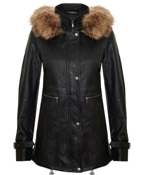 Mejora tu estilo invernal con nuestra parka de cuero para mujer, una combinación perfecta de sofisticación minimalista y calidez. Esta chaqueta, confeccionada 100 % con cuero napa ultra suave de primera calidad, ofrece una comodidad lujosa y un aspecto atemporal. Esto es lo que la distingue: Capucha forrada de piel desmontable: la chaqueta viene con una capucha forrada de piel, que proporciona calidez y comodidad durante el invierno al tiempo que agrega un toque elegante al diseño general. Cierre de botón: en lugar del cierre de cremallera típico, esta chaqueta presenta una bragueta con botones sobre el cierre de cremallera YKK, lo que crea una estética más clásica y sofisticada. Hebillas ajustables: las hebillas en los puños ofrecen una mayor capacidad de ajuste, lo que le permite personalizar el ajuste y garantizar que las mangas permanezcan transpirables para una comodidad durante todo el día. Cremalleras de cintura extendidas: dos cremalleras horizontales extendidas recorren la cintura, lo que proporciona un amplio espacio de almacenamiento y agrega un toque moderno al diseño de la parka. Cuello alto tipo embudo: el cuello alto tipo embudo se puede abrochar con una cremallera YKK de longitud completa, lo que ofrece protección adicional contra el frío y el viento. Con su diseño elegante y minimalista, esta chaqueta parka de cuero para mujer es una adición versátil a tu guardarropa de invierno, que combina moda y funcionalidad sin esfuerzo.