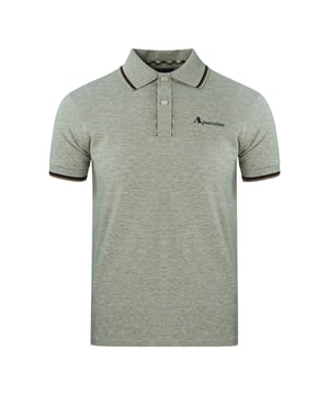 Polo gris con cuello con ribetes Aquascutum. Polo gris con cuello con ribetes Aquascutum. Logotipo de la marca, mangas cortas. Ajuste elástico 94% algodón 6% elastano. Ajuste regular, se ajusta a la talla real. QMP028 04