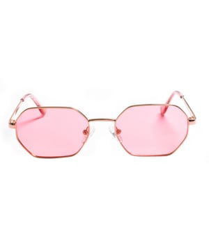 Estas gafas de mujer polarizadas tienen forma hexagonal.
El material principal utilizado en la fabricación de estas gafas es el metal.
Las patillas de estas gafas están fabricadas en metal, incluye logo de Skechers.
100% Protección UV.
Cristales polarizados.
Incluye los certificados de autenticidad y garantía.
 Medidas: Alto lente: 37 mm. Ancho lente: 52 mm. Puente: 18 mm. Patillas: 140 mm.
 Composición: Metal
 Cuidados:
Utiliza un paño de microfibra suave y limpio para limpiar tus gafas de sol. Este tipo de paño no rayará los lentes.
Evita usar productos de limpieza abrasivos, detergentes, alcohol o acetona, ya que pueden dañar los lentes y los tratamientos antirrefleja