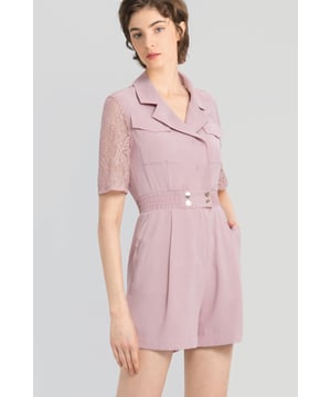 Kurzärmeliger Jumpsuit Mit Spleißen