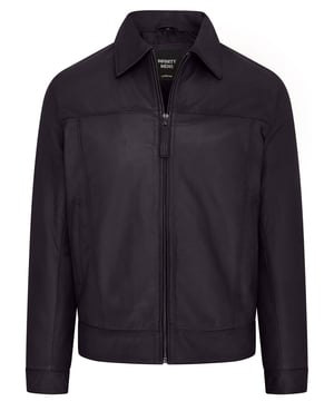 Dit Harrington jack is een tijdloos design dat doet denken aan het bikertijdperk uit de jaren 50. We hebben een klassieke overhemdkraag en twee handzakken in de taille voor een strakke en klassieke look. Verkrijgbaar in zwart, bruin en diep kastanjebruin, dit jack kan worden gecombineerd met verschillende outfits en is de perfecte keuze voor een avondje uit. Met een eersteklas satijnen binnenkant en een liefdevol vervaardigd nappaleren lichaam, is dit comfortabele Harrington een bewijs van het feit dat ondanks een scala aan mode en smaken, sommige stukken gewoon gemaakt zijn om niet te missen in je garderobe. • 100% eersteklas ultrazacht nappaleer. • Twee schuine taillezakken • Klassieke overhemdkraag • Zakken geïntegreerd in de voering van het jack • YKK-ritssluiting