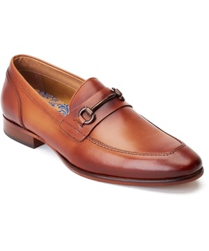 A refined addition to any man's footlocker, the Russo buckle loafer oozes sophistication. Genuine leather uppers, cushioned Ortholite insole and a polished horsebit buckle make Russo a no-brainer for the season.