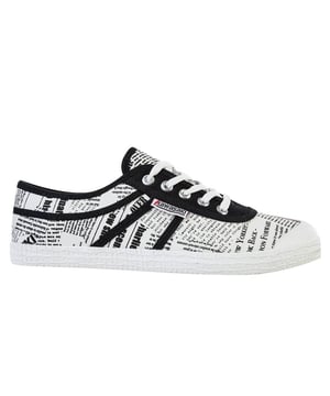 Nuestra zapatilla de lona News Paper tiene un aspecto lúdico e icónico, que puedes llevar sin esfuerzo a cualquier parte. Con los patrones frescos y divertidos, el zapato crea un momento llamativo y habla por sí mismo. ¿Necesitamos decir más?Detalles del producto. Cordones regulables para un ajuste adecuado. Disponible en dos diseños diferentes. Zapato ligero. El zapato de cordones de corte bajo permite la rotación y la flexibilidad.. Parte superior: lona y ante de vaca. Suela: RBGuía de tallas/ajuste. Si estás entre dos tallas, te recomendamos que elijas la más grande.Guía de lavado. Se recomienda no lavar el zapato.