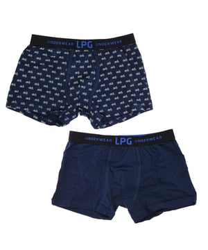 Set-2 Boxers.
 Kleur Blauw - gedessineerd blauw
 Elastische tailleband met geborduurd logo.
 ademende stof
 Anatomische voorkant met de mogelijkheid om vast te houden zonder te knellen.
 Naden in toon zichtbaar.

 Samenstelling: 95% Katoen, 5% Elastaan

 Onderhoud:
 - Wassen op max. 30º.
 - Niet bleken.
 - Niet in de droger.
 - Niet strijken.
 - Niet chemisch reinigen.
 Samenstelling: 95% Katoen, 5% Elastaan
 Onderhoud:
Onderhoud:
 - Wassen op max. temperatuur. 30º.
 - Geen bleekmiddel gebruiken.
 - Niet in de droger.
 - Niet strijken.
 - Niet chemisch reinigen.