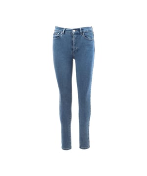 Jeans Tommy Jeans Classic Flag Femme. Authentische Stadtkleidung der Marke Tommy Jeans - Streetwear/Sportswear-Design von Tommy Jeans - Tommy Jeans für Frauen, modisch und perfekt für den Alltag - Jeans Tommy Jeans in Jeansfarbe, die sich hervorragend mit dem Rest Ihrer Garderobe kombinieren lässt - bequemer Jeansstoff - klassisch - Classic Flag -