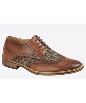Designed with a PU and woven textile upper with a classic 4-eyelet lace up closure for a secure locked in fit.- PU/Woven Textile
- 4 Eye Lace Up System
- Leather Quarter Lining
- Brogue detailing
- Wood Effect Resin Sole