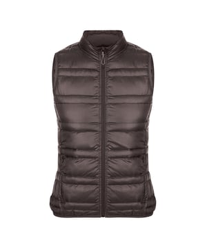 Materiaal: 100% Polyamide met waterafstotend en cire afwerking. Duurzaam en waterafstotend bodywarmerjasje met warmloft down-touch performance technologie-isolatie. Binnenritsbeveiliging. Stretchband aan armsgaten en zoom. 2 onderzakken met rits.