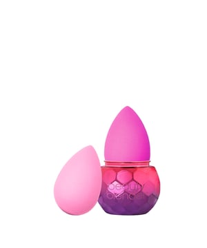 Geef (of houd!) deze luxe 5-delige set Beautyblender® essentials. Het superzachte schuim mengt foundation gemakkelijk tot een naadloze, echte huidafwerking. Je krijgt ook een Blendercleanser en scrubber om je gereedschap smetteloos te houden en een nieuwe limited-edition standaard om je blender in op te bergen.