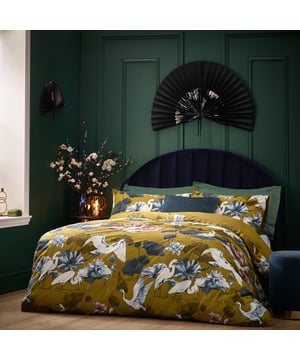 A scene of tranquillity and beauty, Kushiro is a sophisticated design featuring cranes amongst floral marshes. Crafted from 180 thread count cotton rich fabric, for luxuriously smooth finish and softness. The reverse features a tonal cotton rich percale, for added comfort whilst you sleep.