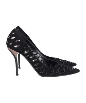 VINTAGE, RRP AS NEW
Pointed toes are evergreen, that's why this Jimmy Choo pair of pumps is valuable and buy-worthy. The suede pumps are detailed with cutouts, shaped as pointed toes, and balanced on 11 cm heels.
*Comes with dust bag
Jimmy Choo Lasercut Romy Pumps Black Suede
Color: black
Material: Suede
Size: IT37.5
Condition: Very good
Sign of wear: Moderate wear on soles and tips
SKU: 261424