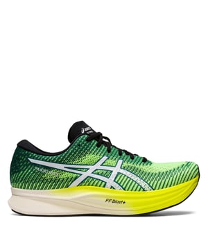Las zapatillas ASICS MAGIC SPEEDâ"¢ 2 ofrecen la energÃa que necesitas para avanzar hacia una nueva marca personal. Hemos actualizado el ajuste y las herramientas para que la zapatilla sea más versátil tanto para carreras de velocidad como para carreras. Una placa completa de carbono y TPU se intercala en la entresuela para impulsar el pie hacia adelante. La capa superior de la entresuela se ha reconstruido con amortiguación FF BLASTâ"¢ PLUS. Ayuda a que su zancada se sienta aÃºn mÃ¡s propulsiva, manteniendo el zapato ligero Tech & Features Engineered mesh upper improves breathability At least 50% of the shoeâ€,™s principal material superior estÃ¡ hecho con materiales reciclados para reducir los residuos y las emisiones de carbono La plantilla se produce con el proceso de teÃ±ido de soluciÃ³n que reduce el uso de agua en aproximadamente un 33% y las emisiones de carbono en aproximadamente un 45% en comparaciÃ³n con la tecnologÃa de teÃ±ido convencional de carbono de longitud completa y la placa de TPU aÃ±adir estructura y mejorar la propulsiÃ³n de puntera FF BLASTâ"¢ PLUS amortiguaciÃ³n proporciona absorciÃ³n de impactos de peso ligero y un rebote sensible ASICSGRIPâ"¢ suela de caucho mejora la tracciÃ³n