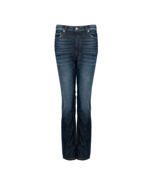 Estos pantalones vaqueros son la elección perfecta para cualquier persona que valore un estilo clásico y comodidad.

El material del que están hechos es 100% algodón, lo que no solo asegura comodidad al usarlos, sino también durabilidad y transpirabilidad, haciéndolos adecuados para cualquier época del año.

Un detalle de marca adicional en la parte trasera de los pantalones añade un carácter único y resalta la alta calidad de su fabricación, convirtiéndolos en un elemento excepcional del vestuario.

La practicidad de los pantalones se incrementa con los bolsillos funcionales en el frente y la parte trasera, que son perfectos para guardar objetos pequeños, como llaves, cartera o teléfono.

El diseño simple hace que los pantalones combinen perfectamente con diferentes estilos, tanto casuales como más elegantes, lo que los convierte en un elemento versátil del vestuario.