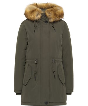 Das robuste Material aus Microfaser und Baumwolle verleiht dem Winterparka von DreiMaster Klassik eine klare Optik und ein lässiges Design. Dabei sorgt das gesteppte und mit tierfreier Füllung ausgestattete Innenfutter für höchsten Wärmekomfort. Verstärkt wird die kälteresistente Performance noch durch ein Taillenband und durch windundurchlässigen Rippstrickbündchen an den Ärmeln. Eine Kapuze mit abnehmbarem Kunstfell und seitliche Eingrifftaschen mit softem Fleece-Innenfutter verleihen dem Modell den letzten Feinschliff. Logo-Nieten- und Knöpfe sowie eine Stickerei am Oberarm zeugen von einer hochwertigen Detailverliebtheit.  Winterparka