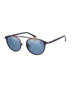 Gafas de sol Armand Basi con montura de metal.
 Color Marrón
 Forma ovalada.
 Lentes de color Verde
 Patillas en acetato.
Nombre de la marca grabado en la lente y en la patilla.
 100% Protección UV. 
 Incluye una funda de tela de protección.
Los colores reales del producto pueden variar ligeramente con respecto a los colores que muestra su monitor.
 
 Medidas  Ancho lente: 51 mm. Puente: 20 mm. Patillas: 145 mm.
 
 Limpiar las gafas con agua y jabón (neutro).
 - No utilice paños sucios o abrasivos, que puedan alterar las características de los filtros.
 - Utilice solo accesorios y repuestos originales.
