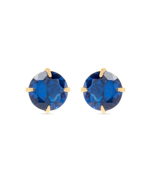 Otieno oorbellen in 925 sterling zilver en blauwe topaas hydrothermale kwarts met 18 karaat geelgouden plating. De naam van de serie ondersteunt dit: ATELIER Colour. Sieraden die zich overgeven aan een atypisch ontwerp dat deze sensuele ontwerpen in een bevoorrechte positie heeft geplaatst: onderdeel van de garderobe van de hedendaagse vrouw. Het ontwerp bestaat uit gekleurde zirkonia's die zorgvuldig met de hand zijn gemaakt op een 925 sterling zilveren basis.  Een herdefinitie van juweelontwerp dat zich materialiseert in strakke en eenvoudige ontwerpen. Creaties die vrouwelijke uniciteit uitdrukken: ready-to-wear.